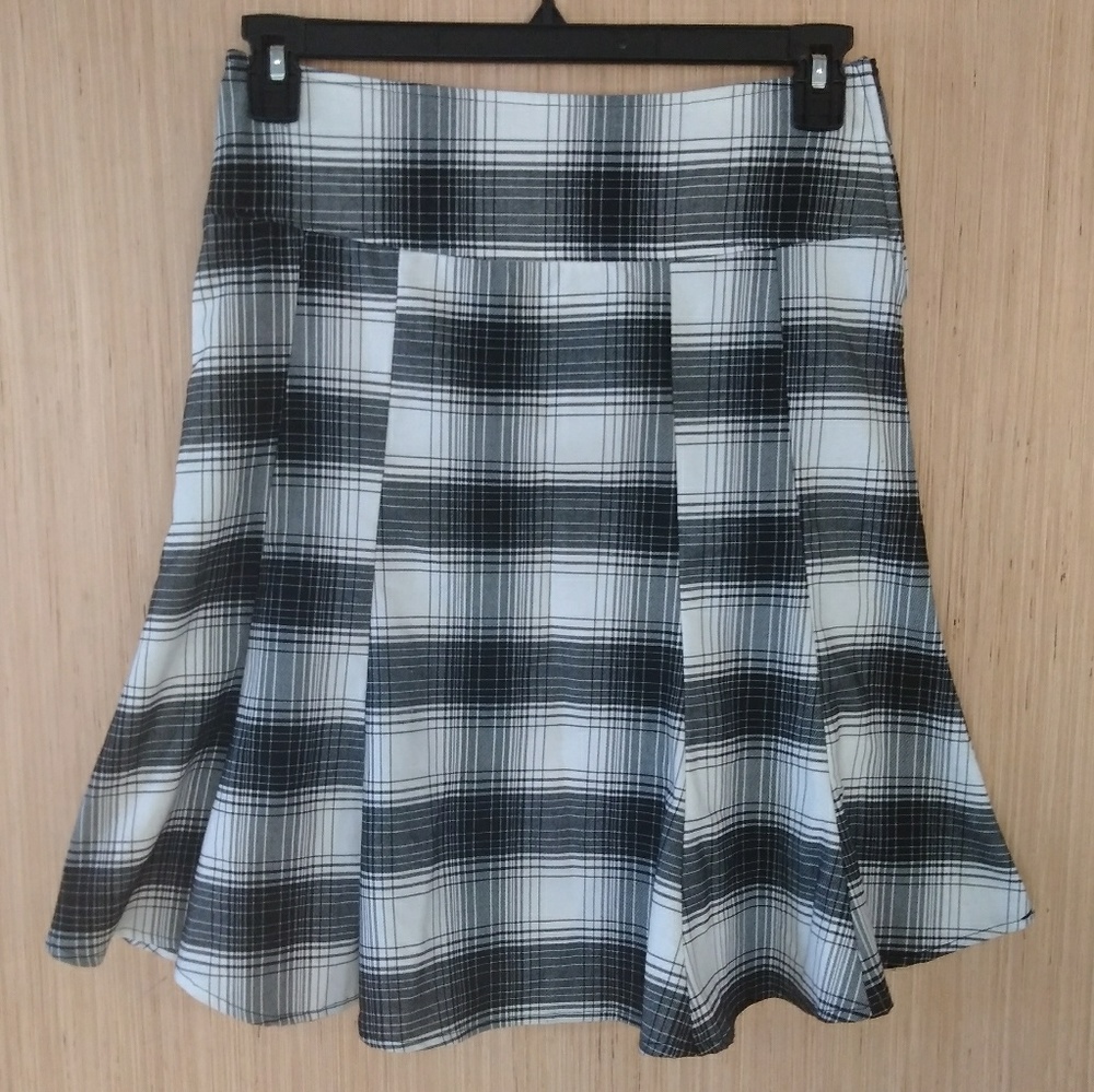 K.mode black/white plaid flowy siirt sz M